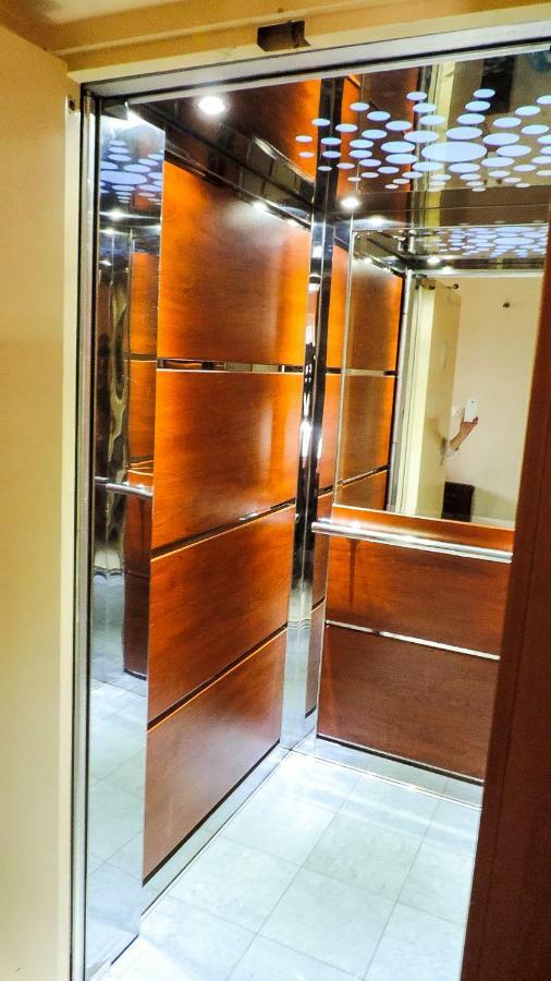 Penthouse Deluxe Apartment At פיראוס מראה חיצוני תמונה